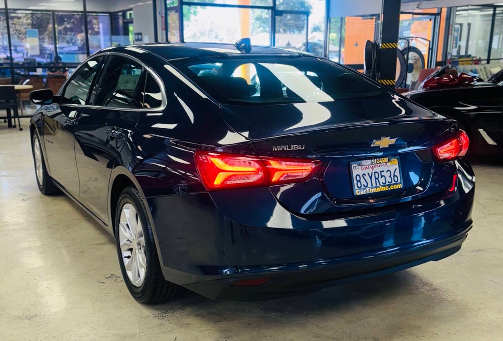 Chevrolet Malibu Vehicle Full-screen Gallery Image 04