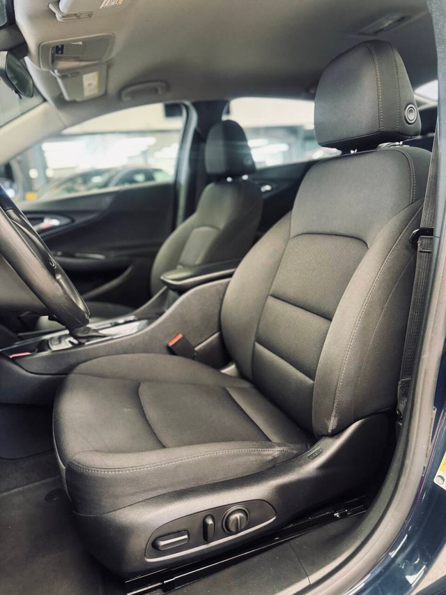 Chevrolet Malibu Vehicle Full-screen Gallery Image 10