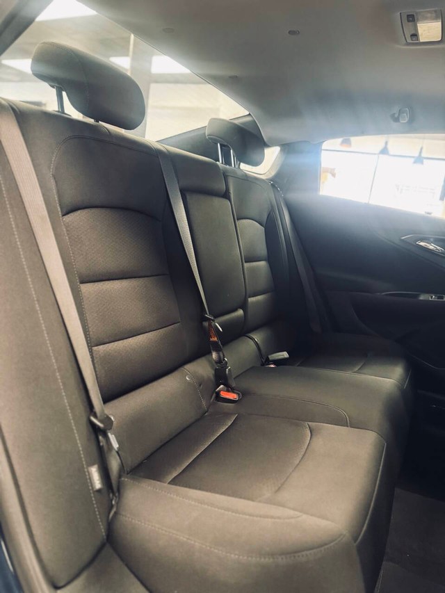 Chevrolet Malibu Vehicle Full-screen Gallery Image 12