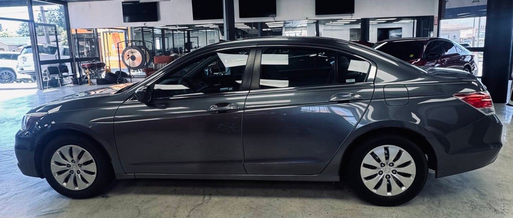 Honda Accord Sedan Vehicle Full-screen Gallery Image 02