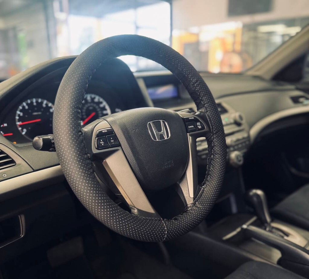 Honda Accord Sedan Vehicle Full-screen Gallery Image 10