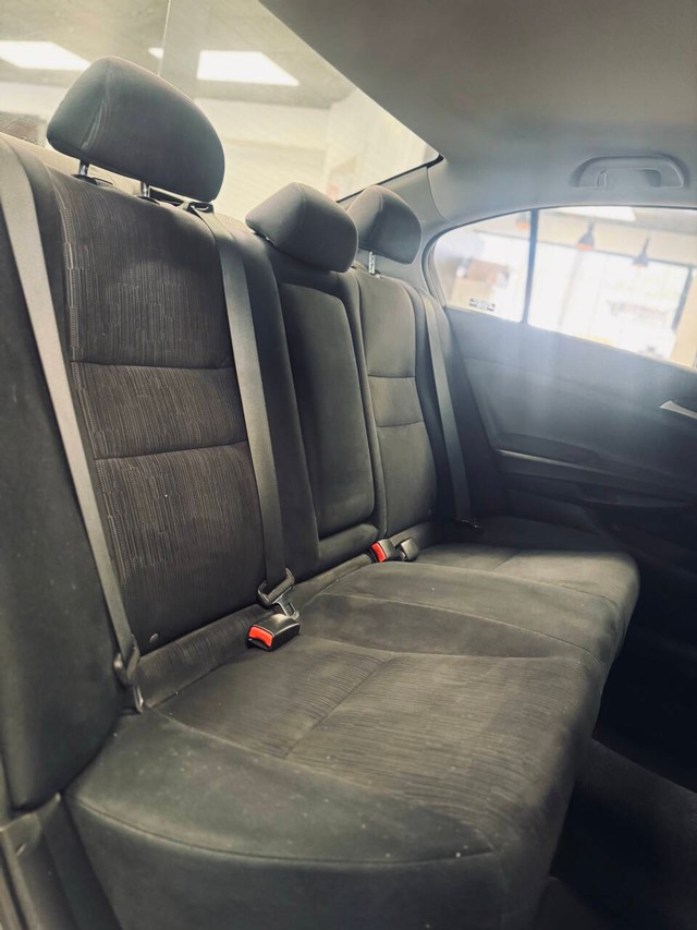 Honda Accord Sedan Vehicle Full-screen Gallery Image 13