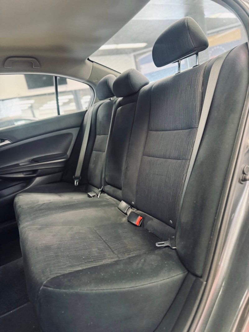 Honda Accord Sedan Vehicle Full-screen Gallery Image 14