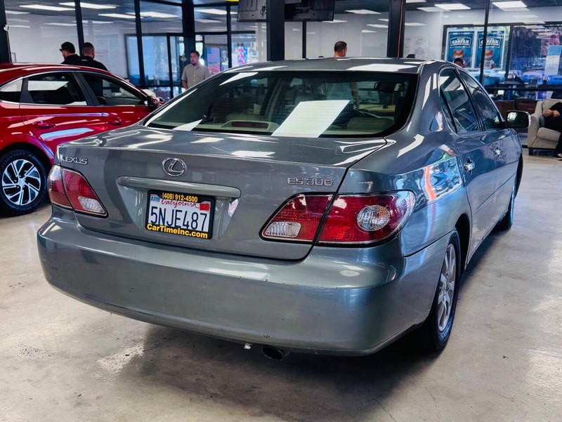 Lexus ES 300 Vehicle Full-screen Gallery Image 08