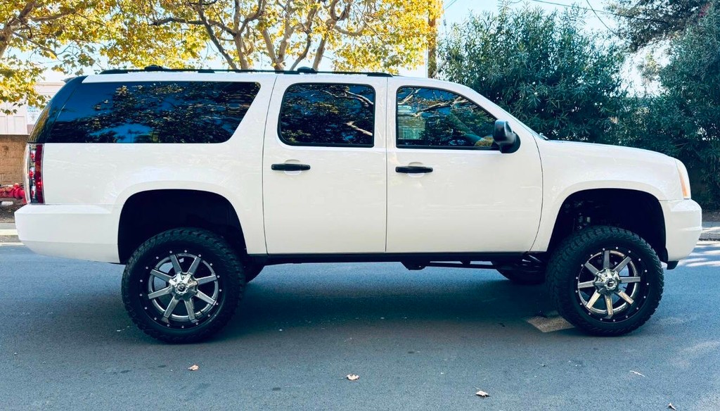 GMC Yukon XL Vehicle Full-screen Gallery Image 05