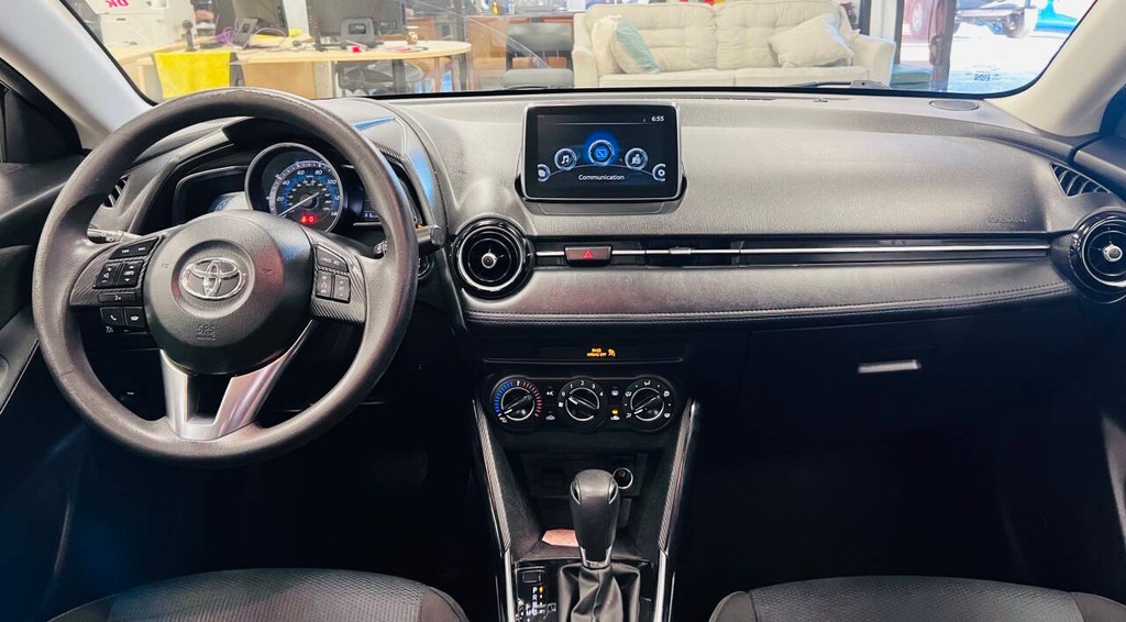 Toyota Yaris iA Vehicle Full-screen Gallery Image 13