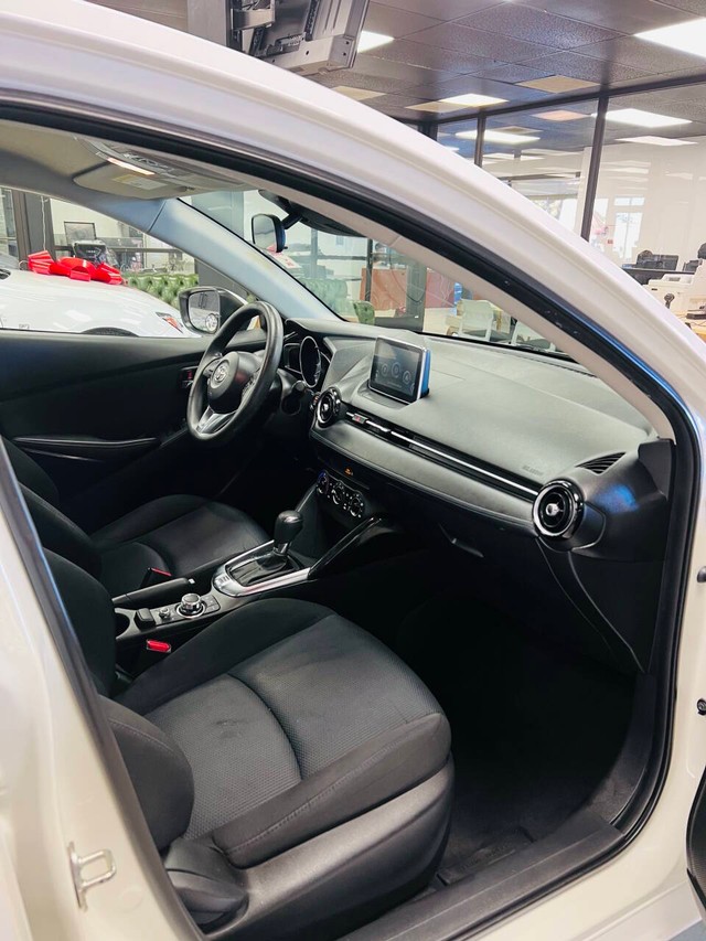 Toyota Yaris iA Vehicle Full-screen Gallery Image 12