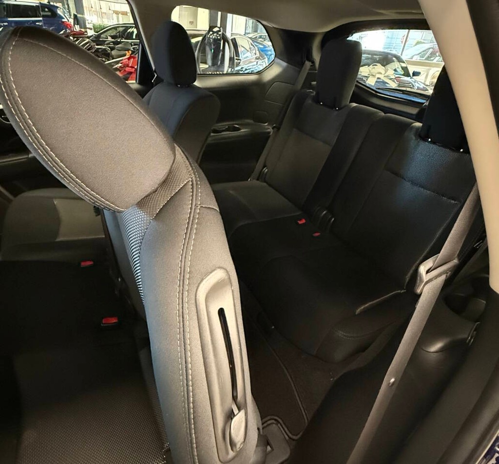 Nissan Pathfinder Vehicle Full-screen Gallery Image 14