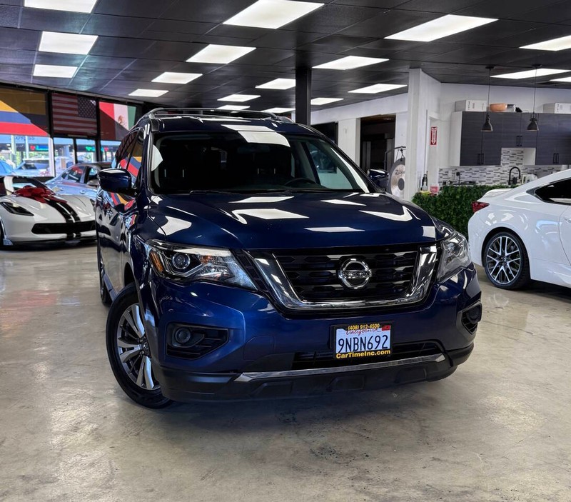 Nissan Pathfinder Vehicle Full-screen Gallery Image 02