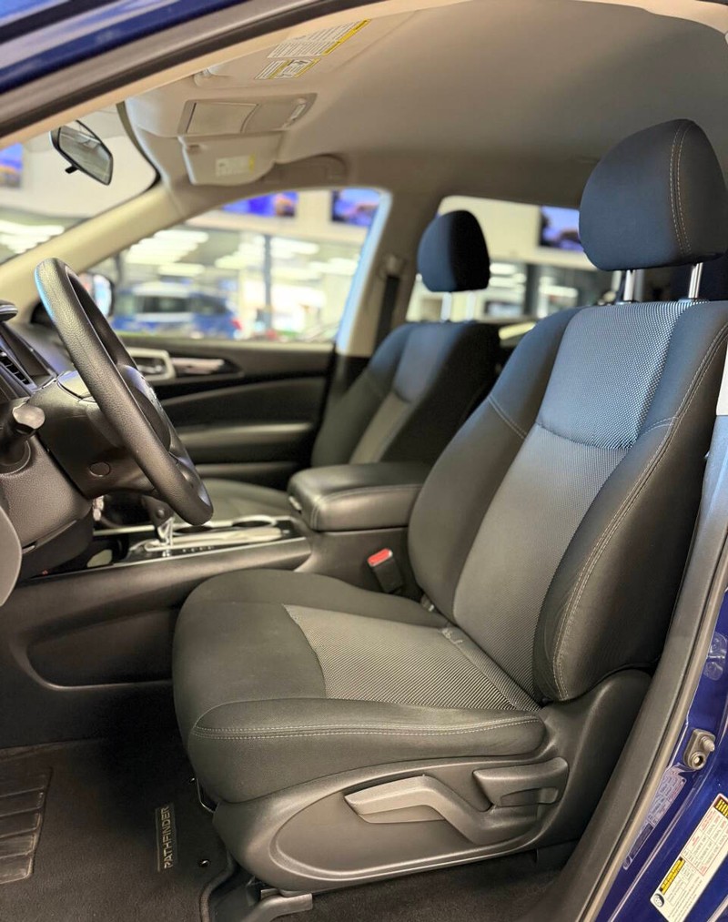 Nissan Pathfinder Vehicle Full-screen Gallery Image 12