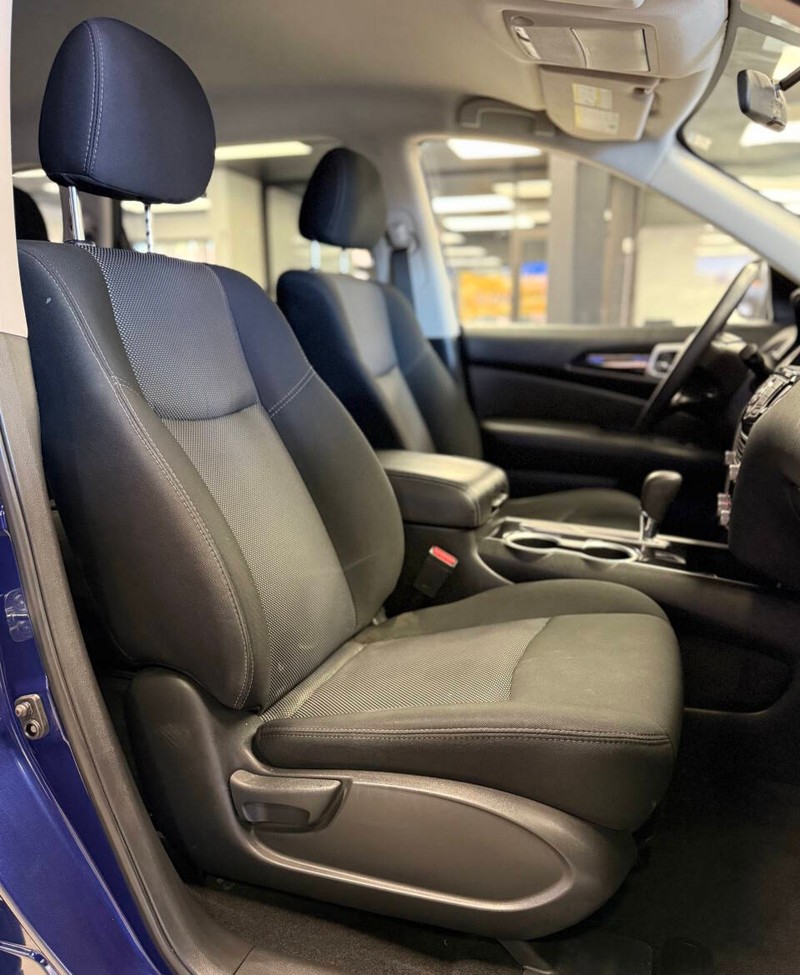 Nissan Pathfinder Vehicle Full-screen Gallery Image 13