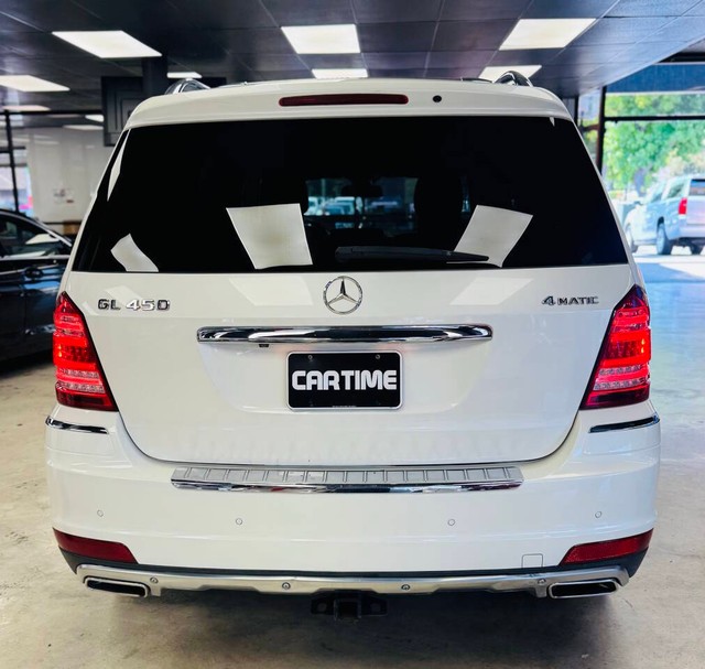 Mercedes-Benz GL-Class Vehicle Full-screen Gallery Image 03