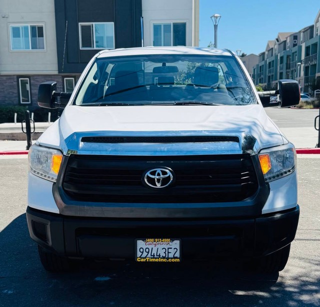 Toyota Tundra 4WD Vehicle Full-screen Gallery Image 02