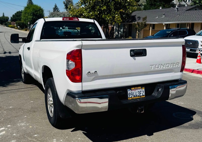 Toyota Tundra 4WD Vehicle Full-screen Gallery Image 06