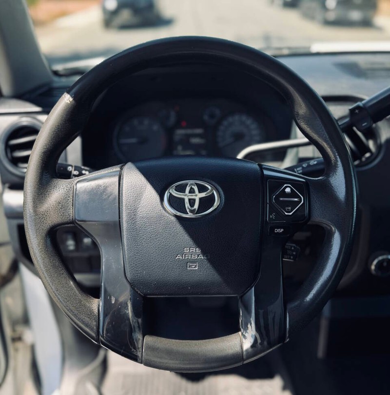 Toyota Tundra 4WD Vehicle Full-screen Gallery Image 09