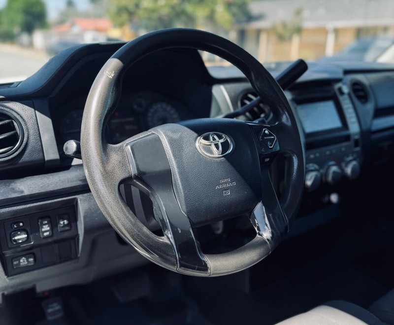 Toyota Tundra 4WD Vehicle Full-screen Gallery Image 10