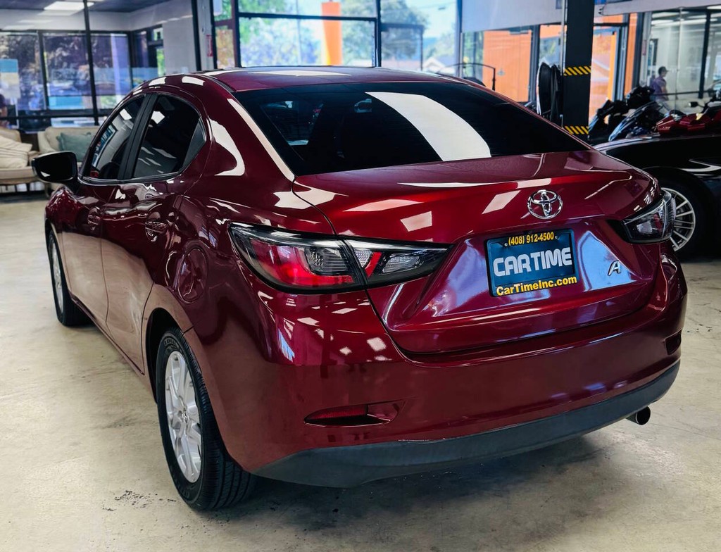 Toyota Yaris iA Vehicle Full-screen Gallery Image 03