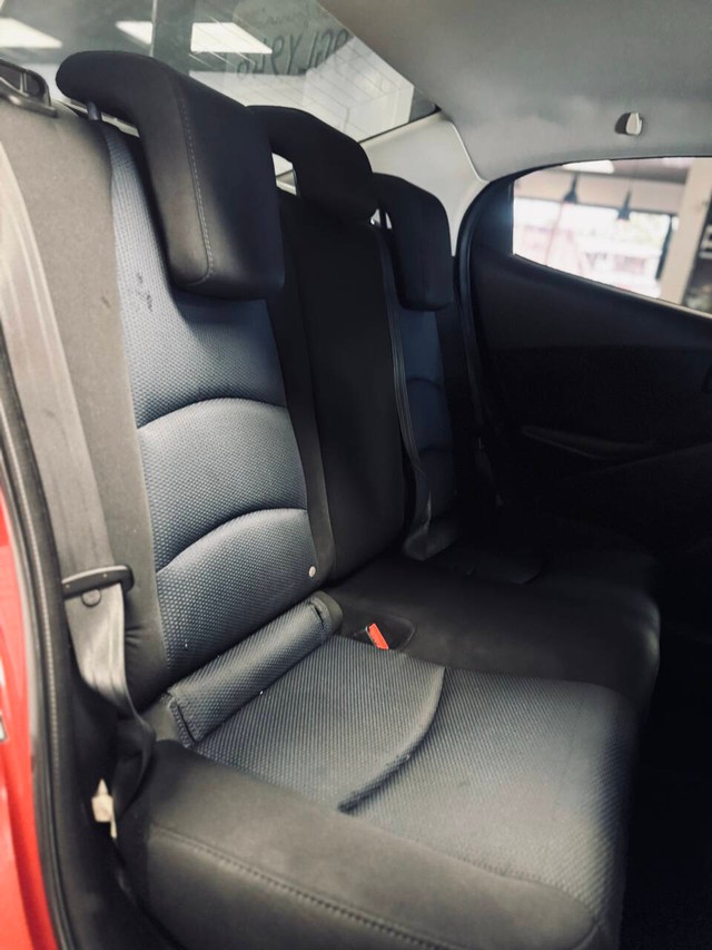 Toyota Yaris iA Vehicle Full-screen Gallery Image 12