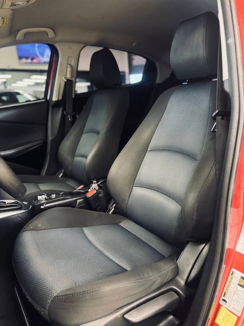 Toyota Yaris iA Vehicle Full-screen Gallery Image 11