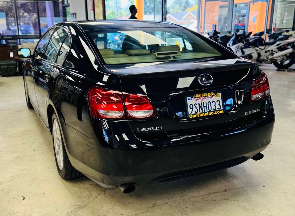 Lexus GS 300 Vehicle Full-screen Gallery Image 04