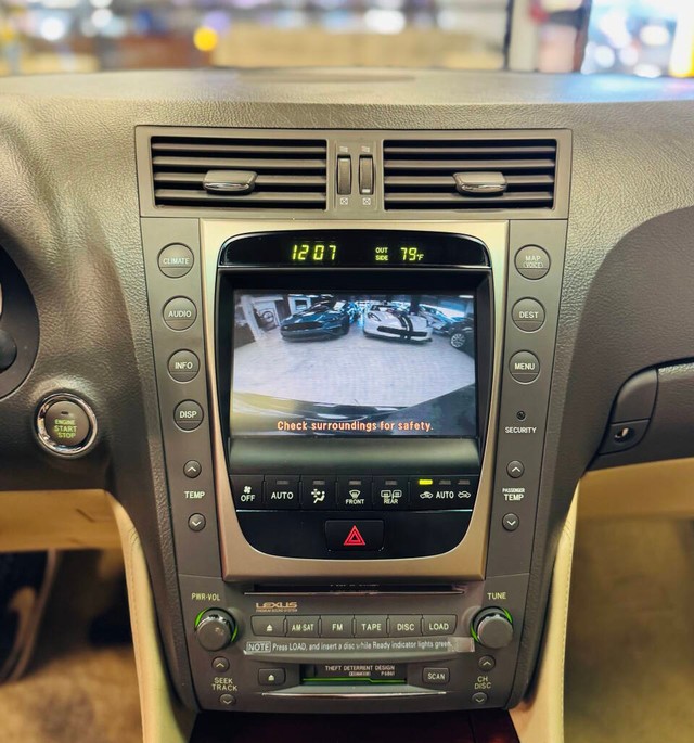 Lexus GS 300 Vehicle Full-screen Gallery Image 11