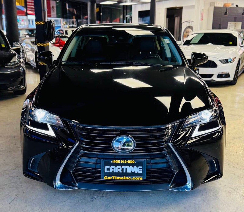 Lexus GS 200t Vehicle Full-screen Gallery Image 03