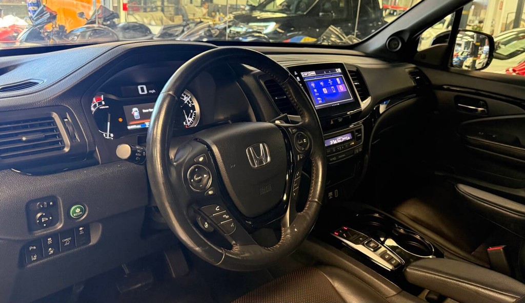 Honda Ridgeline Vehicle Full-screen Gallery Image 13