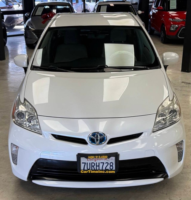 Toyota Prius Vehicle Full-screen Gallery Image 04