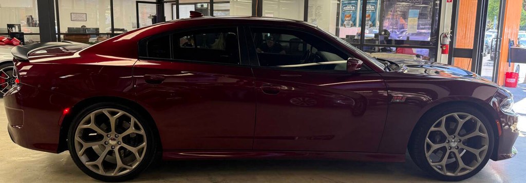 Dodge Charger Vehicle Full-screen Gallery Image 06