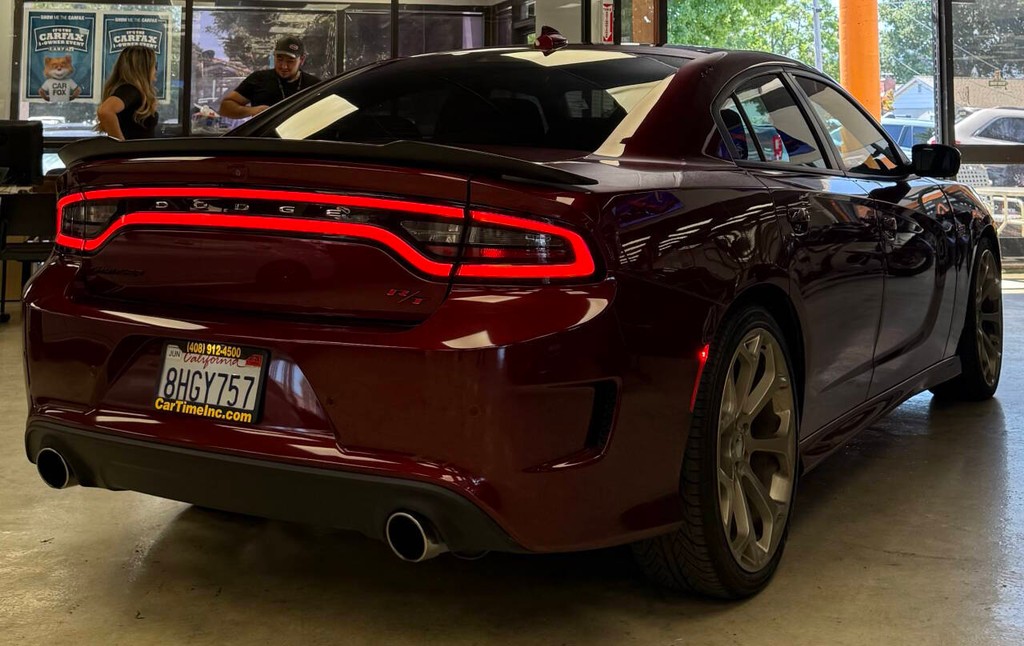 Dodge Charger Vehicle Full-screen Gallery Image 12