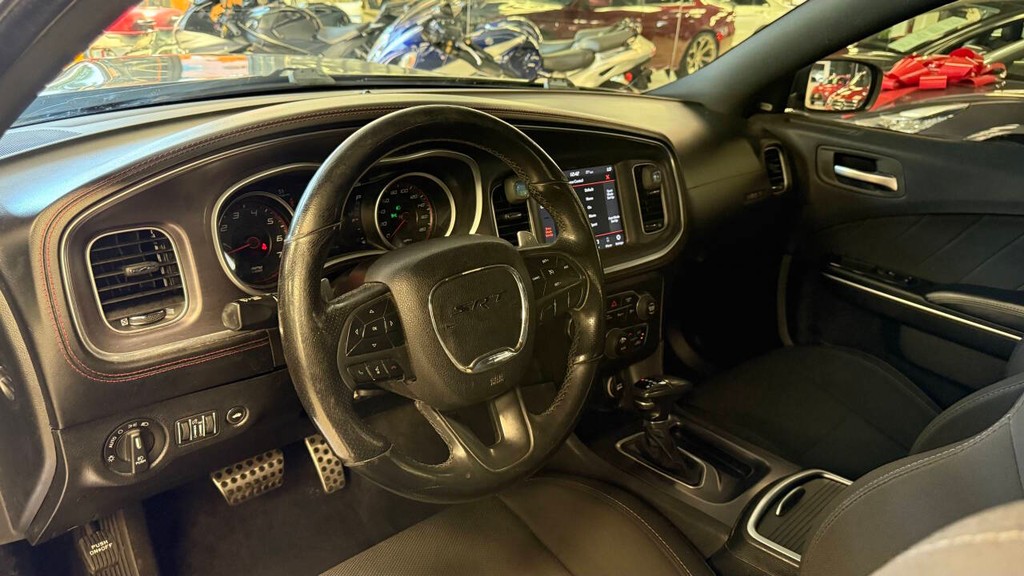 Dodge Charger Vehicle Full-screen Gallery Image 13