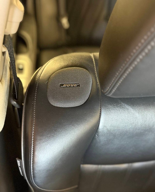 INFINITI Q70 Hybrid Vehicle Full-screen Gallery Image 15