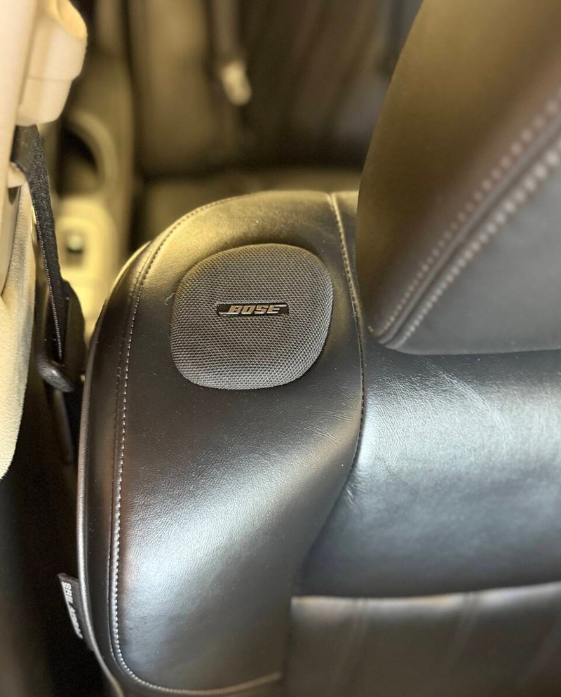 INFINITI Q70 Hybrid Vehicle Full-screen Gallery Image 17