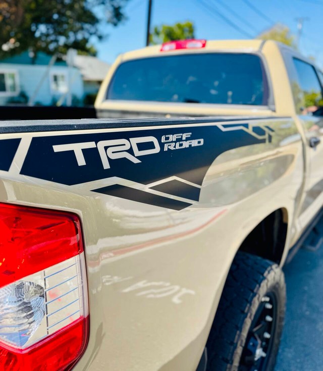 Toyota Tundra Vehicle Full-screen Gallery Image 07