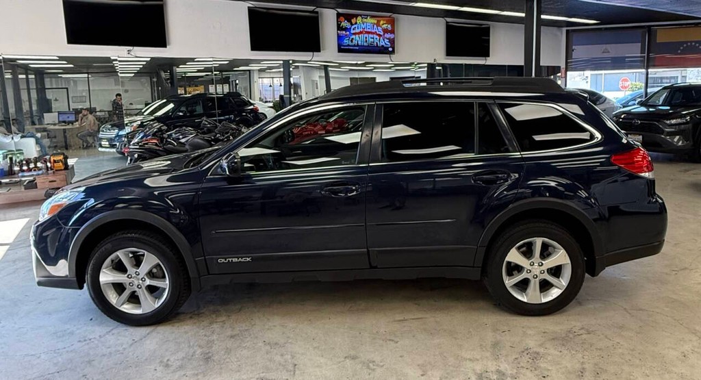 Subaru Outback Vehicle Full-screen Gallery Image 02