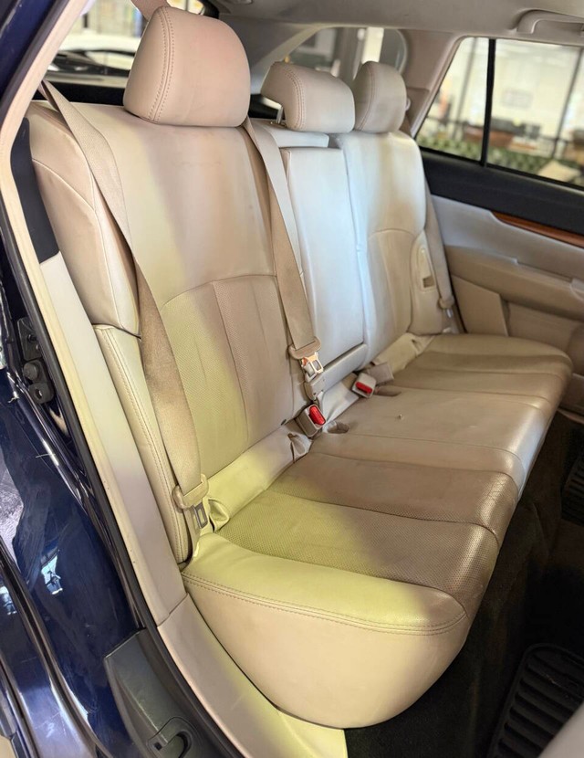 Subaru Outback Vehicle Full-screen Gallery Image 14