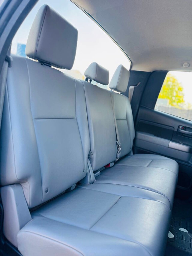 Toyota Tundra 2WD Truck Vehicle Full-screen Gallery Image 11