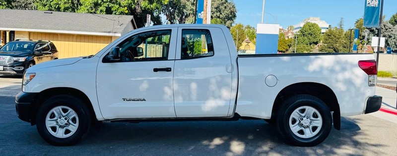 Toyota Tundra 2WD Truck Vehicle Full-screen Gallery Image 03