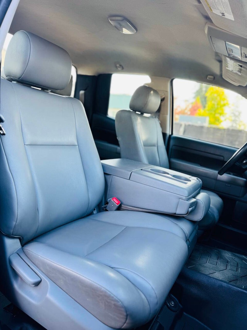 Toyota Tundra 2WD Truck Vehicle Full-screen Gallery Image 12