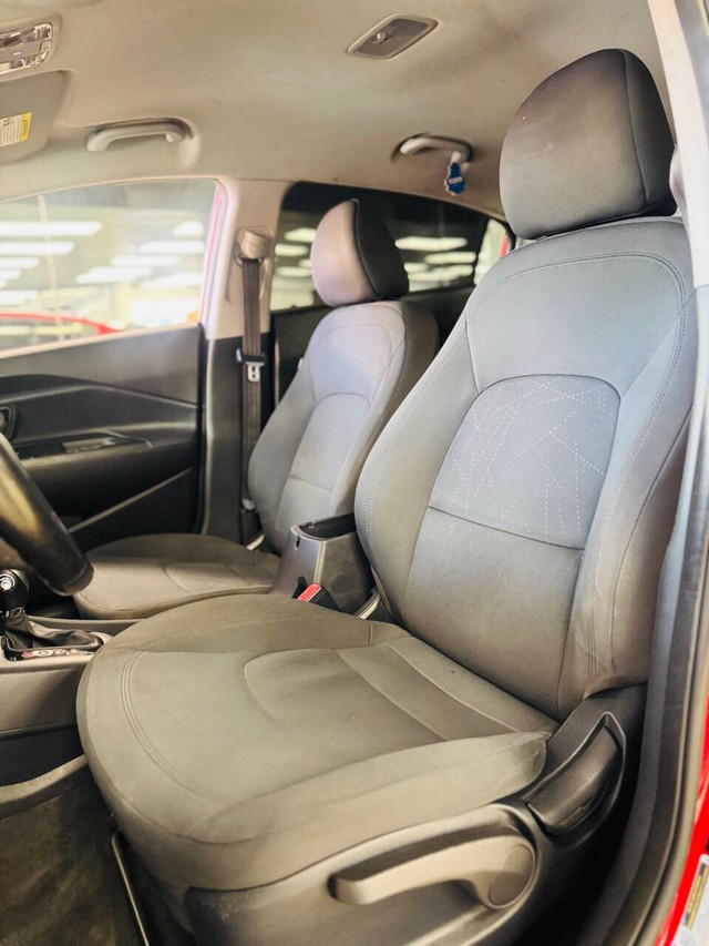 Kia Rio Vehicle Full-screen Gallery Image 09