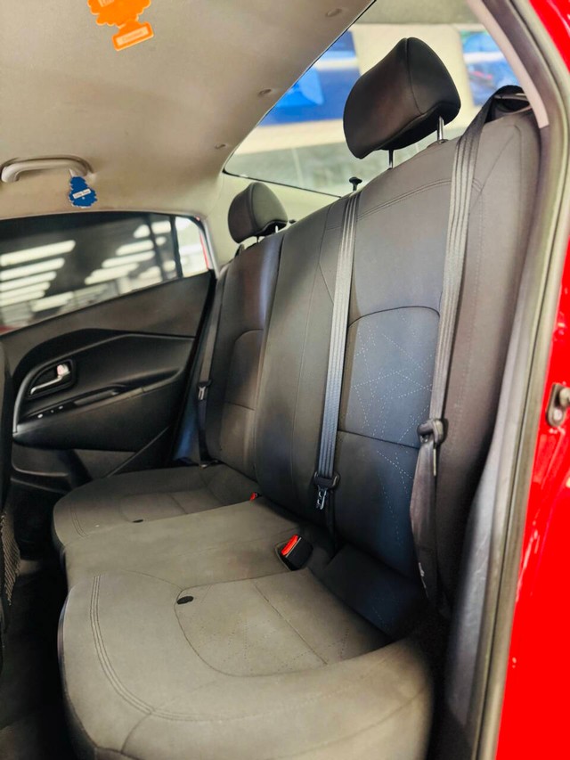 Kia Rio Vehicle Full-screen Gallery Image 12