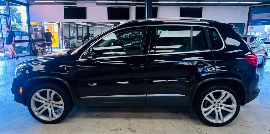 Volkswagen Tiguan Vehicle Full-screen Gallery Image 02