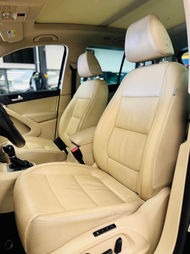 Volkswagen Tiguan Vehicle Full-screen Gallery Image 12
