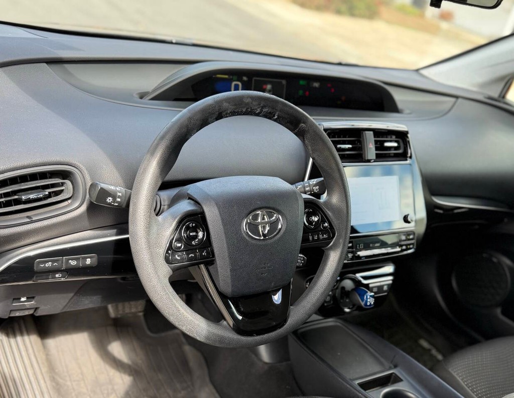 Toyota Prius Vehicle Full-screen Gallery Image 10