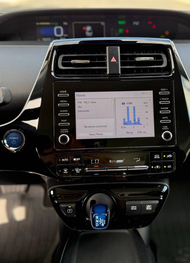 Toyota Prius Vehicle Full-screen Gallery Image 09