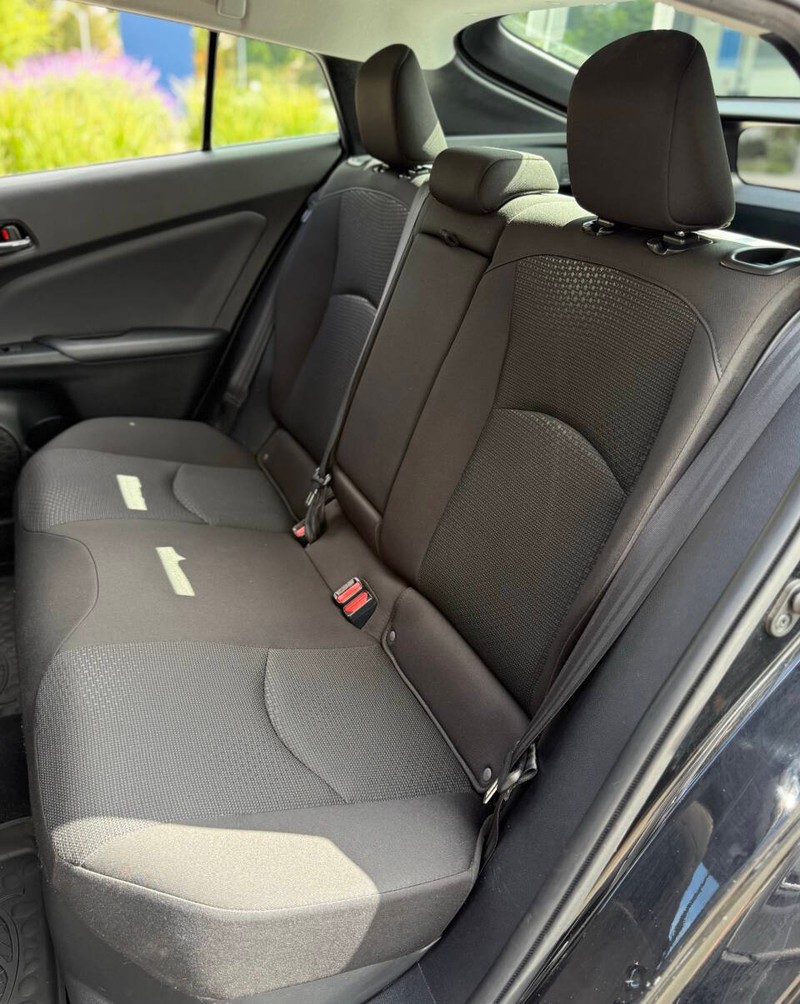 Toyota Prius Vehicle Full-screen Gallery Image 16