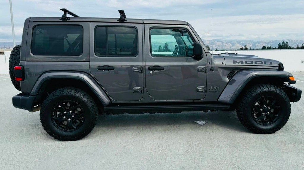 Jeep Wrangler Unlimited Vehicle Full-screen Gallery Image 03