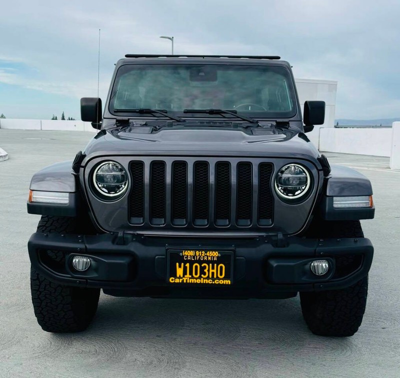 Jeep Wrangler Unlimited Vehicle Full-screen Gallery Image 02