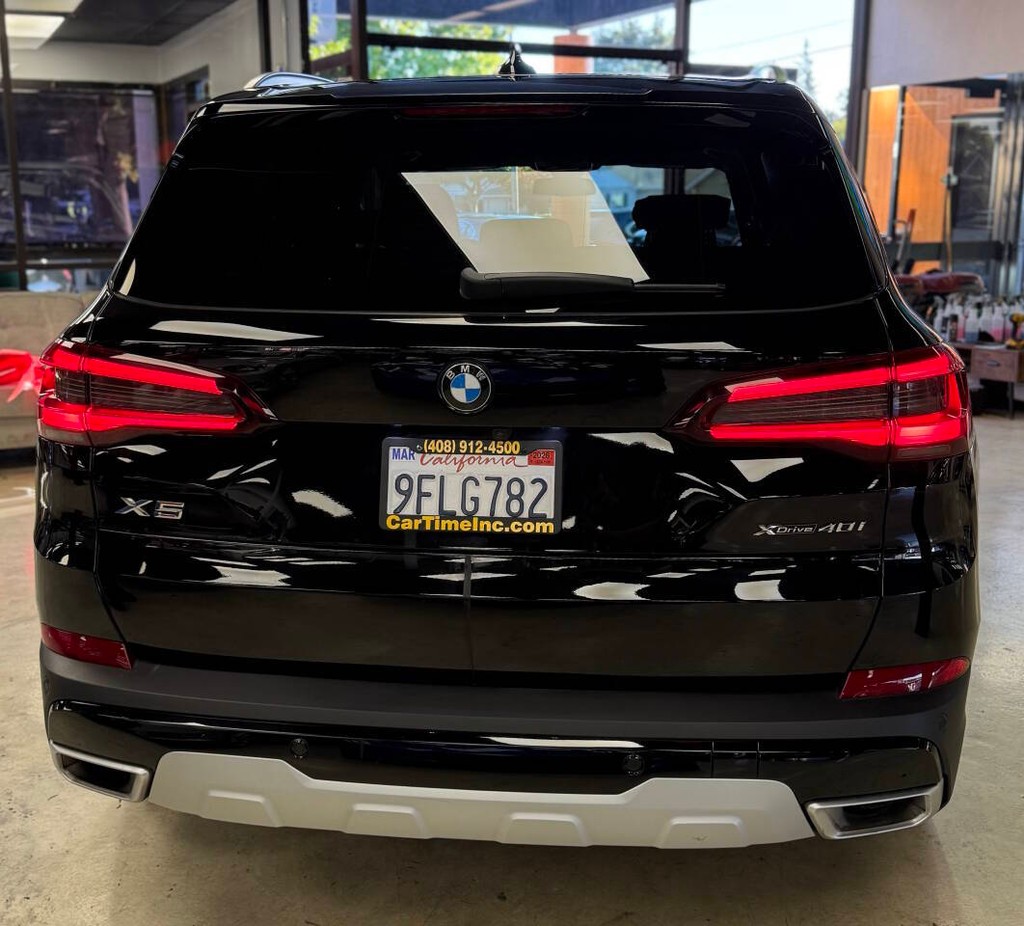 BMW X5 Vehicle Full-screen Gallery Image 04