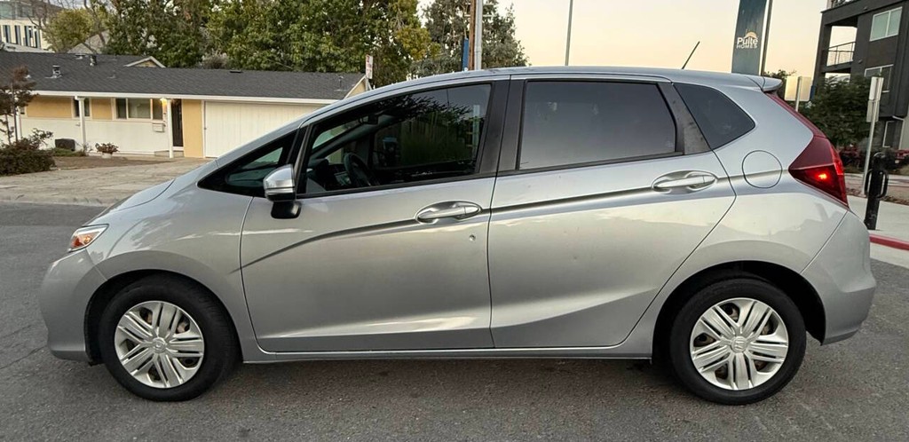 Honda Fit Vehicle Full-screen Gallery Image 02